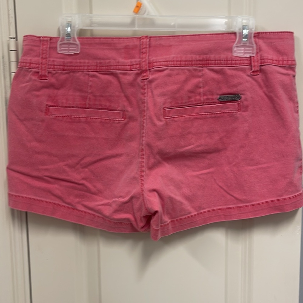 Pink shorts - Picture 2 of 5